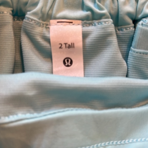 Lululemon short 2 Tall - Picture 2 of 3